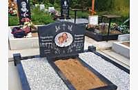 Образец памятника «Волна двойной» из черного гранита