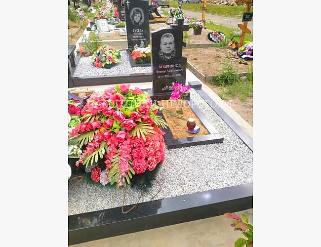 Образец памятника «Память 1» из черного гранита