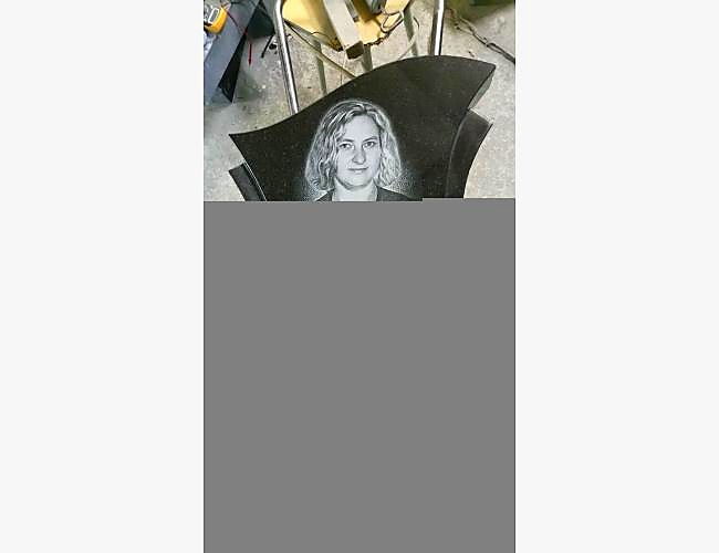 Памятник "Лилия" для женской могилы: образец готовой работы - фото 2