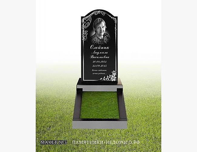 Гранитный памятник с плечами: пример оформления