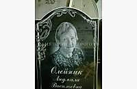 Гранитный памятник с плечами: пример оформления - миниатюра 2