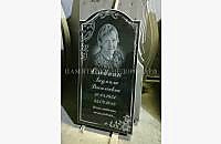 Гранитный памятник с плечами: пример оформления - миниатюра 3