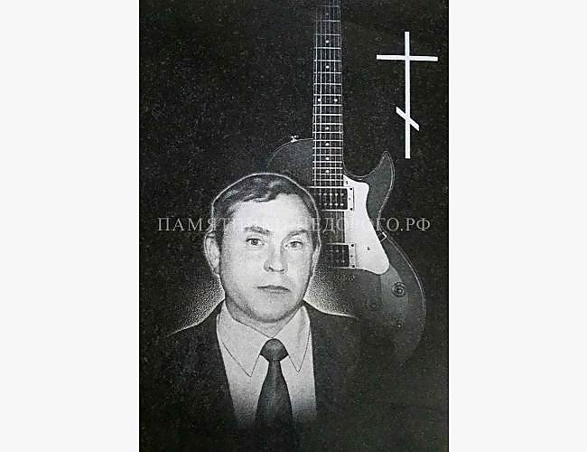 Надгробие из черного гранита "Волна" - фото 2