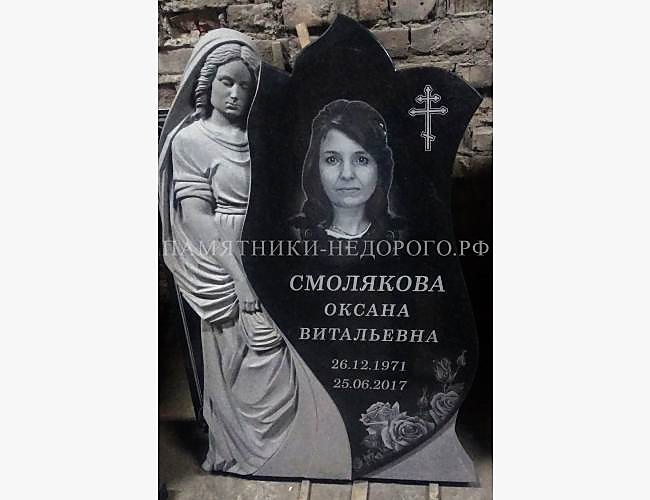 Индивидуальный памятник с изображением Святой Девы Марии