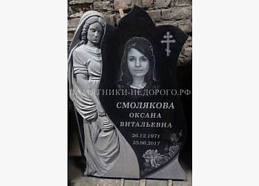 Индивидуальный памятник с изображением Святой Девы Марии