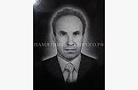 Классический памятник с плечами