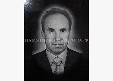 Классический памятник с плечами