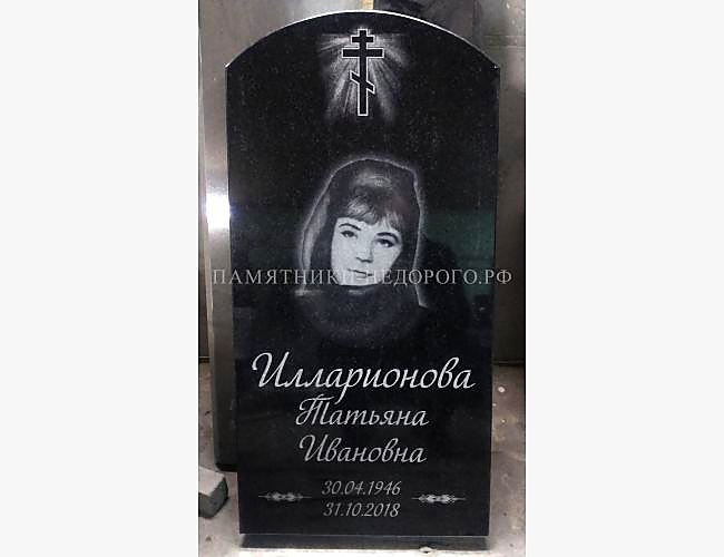 Простой памятник из черного гранита