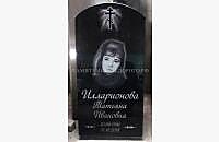 Простой памятник из черного гранита
