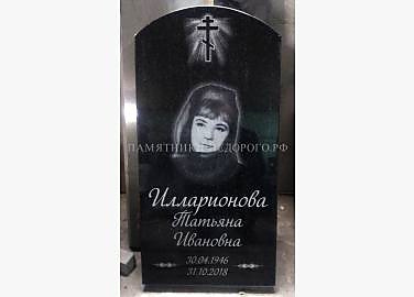 Простой памятник из черного гранита