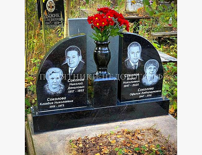 Образец памятника «Дуэт 11» из черного гранита