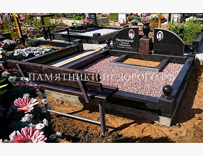 Пример готового комплекса с «Дуэт 11» из черного гранита