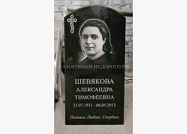 Округлый прямой памятник из гранита: образец готовой работы