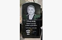 Округлый прямой памятник из гранита: пример готовой работы