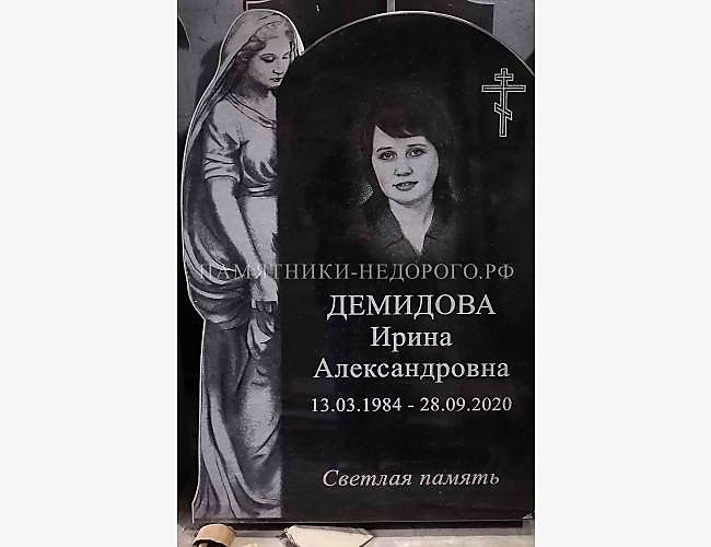 Пример оформления эксклюзивного памятника "Скорбящая Дева Мария"