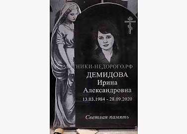 Пример оформления эксклюзивного памятника "Скорбящая Дева Мария"