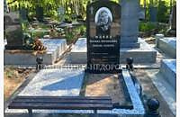 Образец памятника «Округлый прямой» из черного гранита