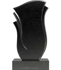 Памятник в виде нераспустившегося бутона лилии