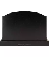 Семейный памятник, подчеркивающий неразрывные семейные узы