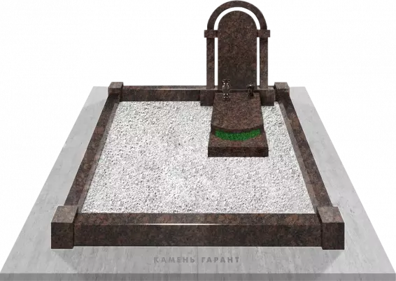 Мемориальный комплекс из коричневого гранита с аркой