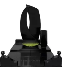 Мемориальный комплекс из черного гранита с ассиметричными стелами и мощением гранитной плиткой