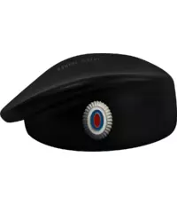 Черный берет спецподразделений из мрамора – символ элитных сил