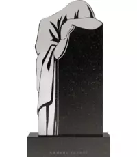 Ангел сошел с небес к надгробию и скорбит, опустив голову