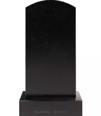 Простой памятник округлой формы, символ вечности