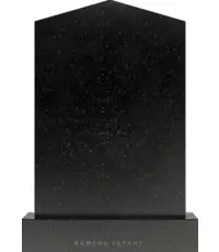 Памятник на могилу с вершиной в виде треугольника