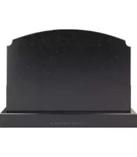 Монументальный памятник для двойного захоронения в строгом стиле