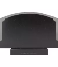 Прямоугольная горизонтальная стела с округлой верхней гранью