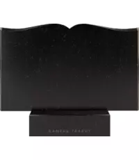 Горизонтальный памятник в виде открытой книги