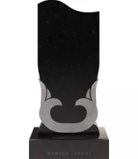 Вертикальный памятник на могилу из черного гранита