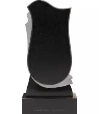 Вертикальный изящный памятник с волнообразными контурами