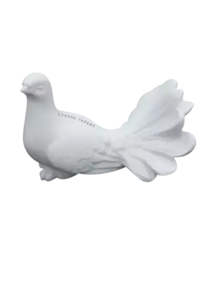 Символическая скульптура голубя из натурального камня