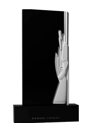 Строгий вертикальный памятник на могилу охотника