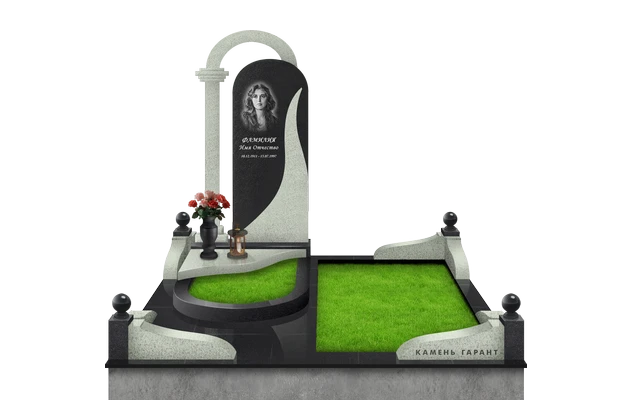 Современный мемориальный комплекс с арочным элементом