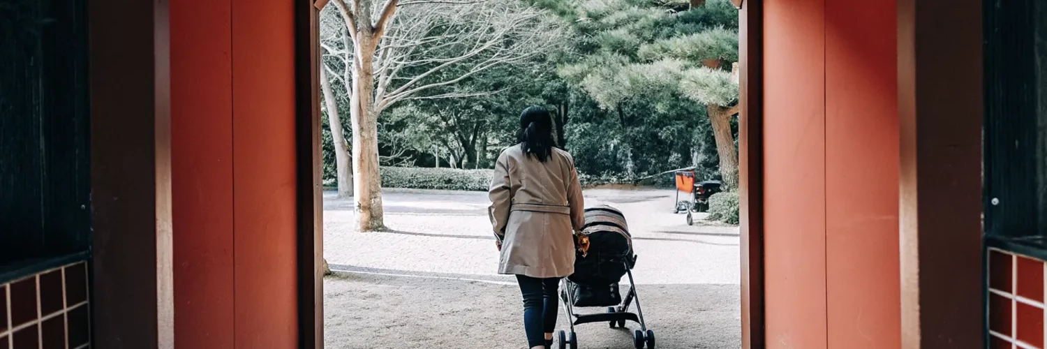 Можно ли детям и младенцам посещать кладбище: мнение церкви, психологов и родителей