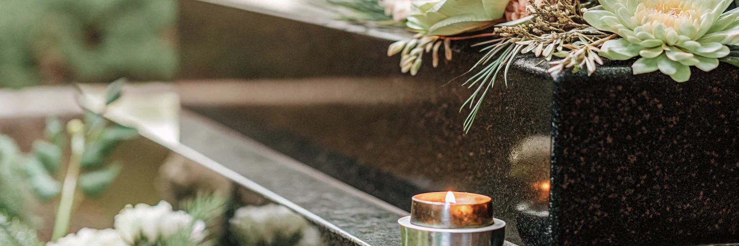 Как выбрать памятник на могилу женщине: виды, материалы, дизайн