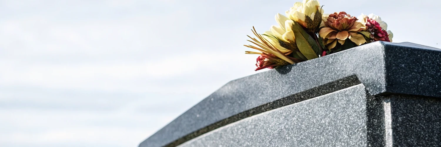 Памятник на могилу родителей: увековечиваем память о самых близких людях