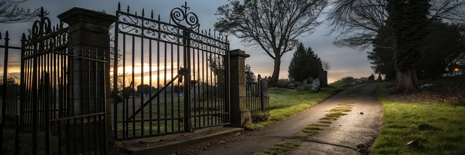 Можно ли посещать кладбище вечером: правила и рекомендации