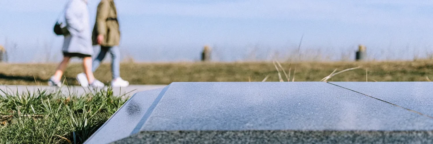 Почему нельзя оборачиваться на кладбище: суеверие или реальная опасность?