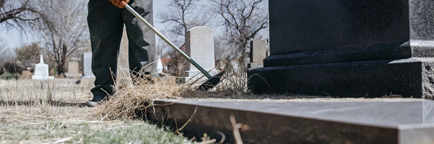 Можно ли ухаживать за чужими могилами: этика, законы, советы