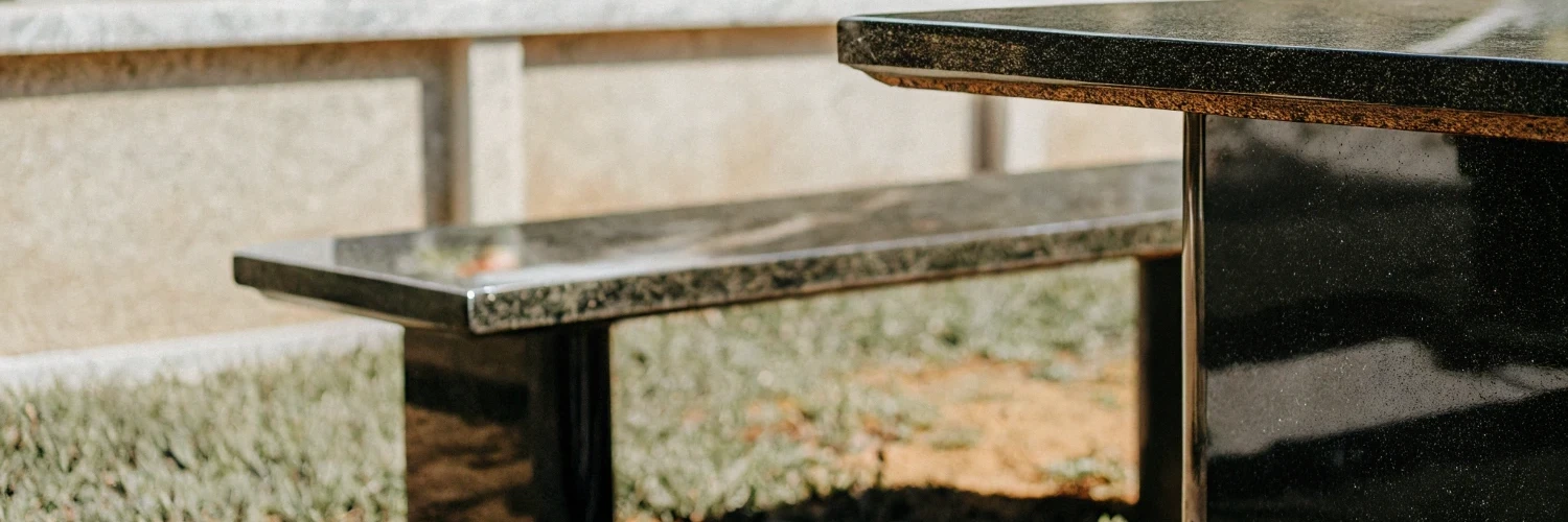 Столики и лавочки на кладбище: как сделать правильный выбор