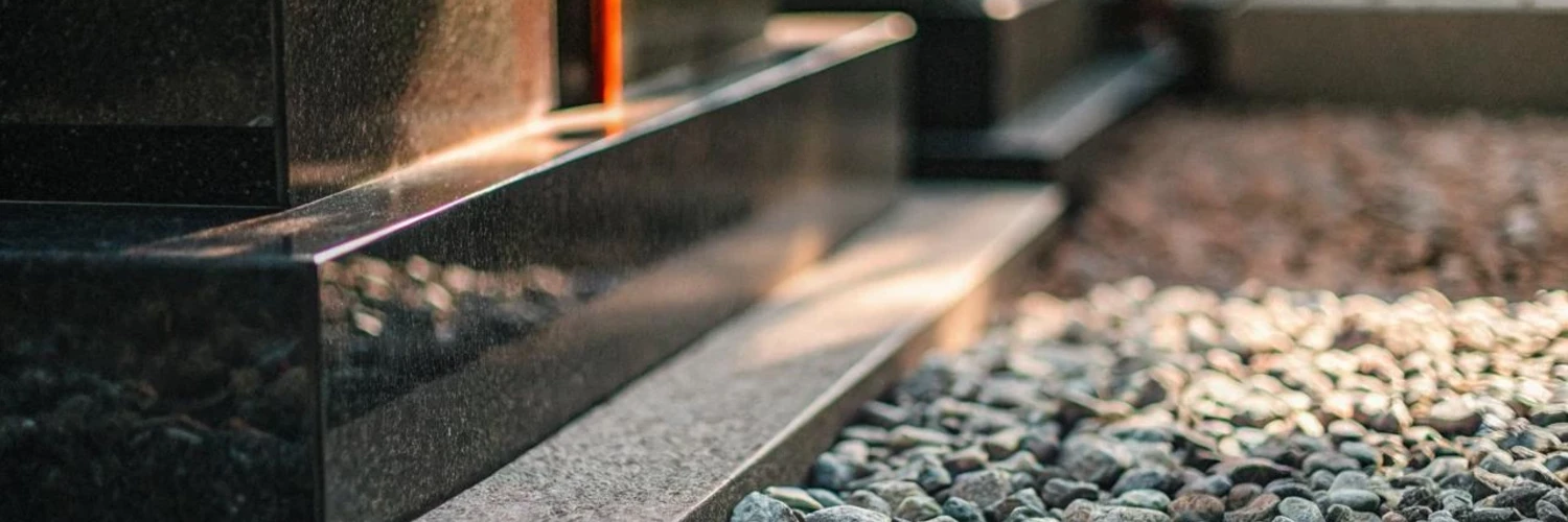 Оформление могил щебнем: как облагородить могилу на кладбище