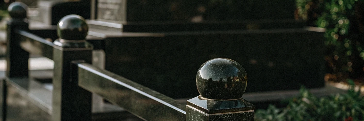 Когда ставят ограду на могилу после похорон: рекомендации и сроки