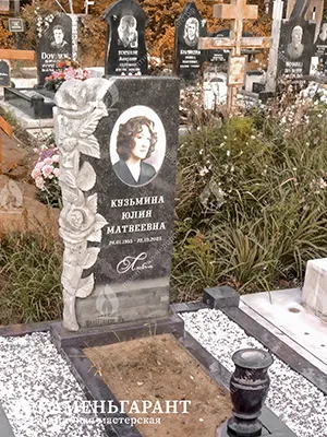 Фото памятника на могилу Розы
